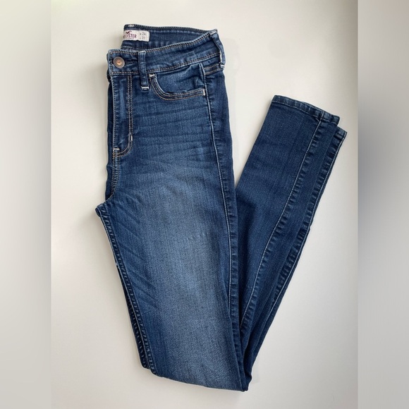 2 pairs of Hollister Jeans - Picture 4 of 13